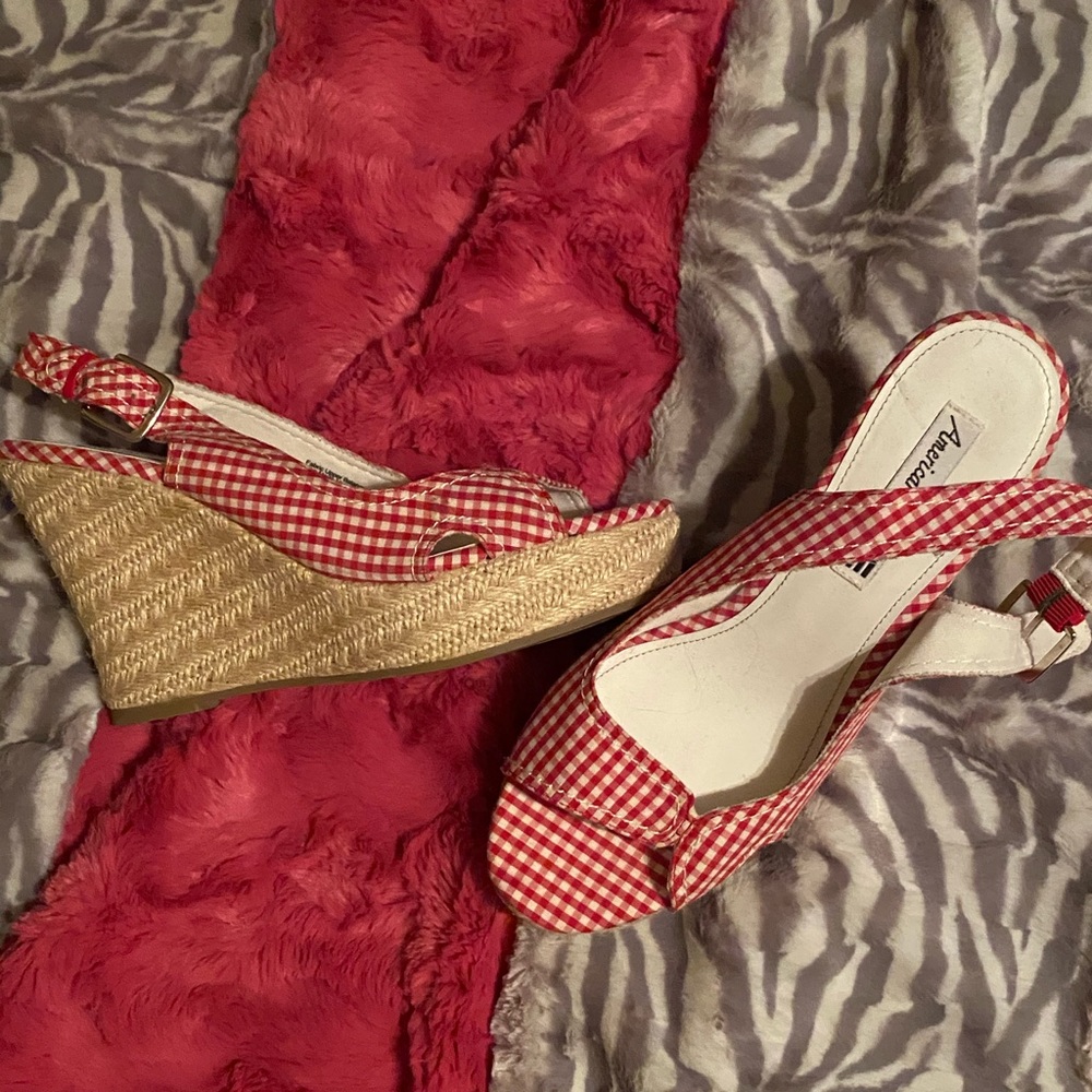 Red and white plaid wedges